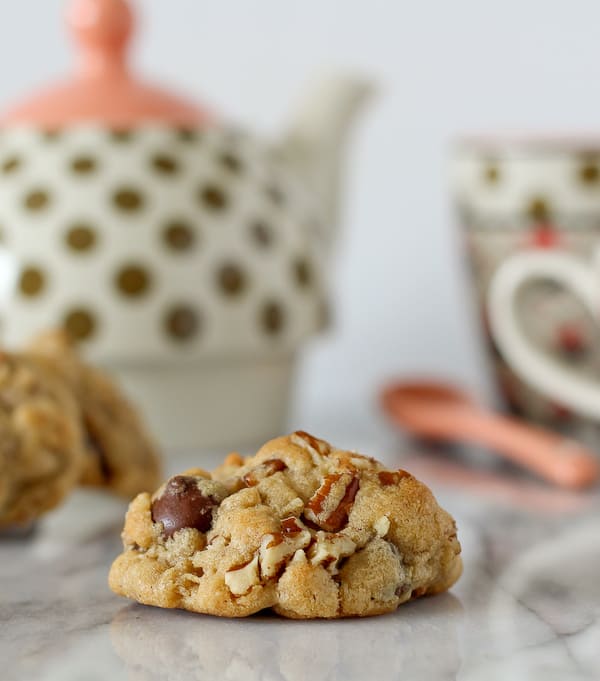  Dark Chocolate and Pecan Cookies 