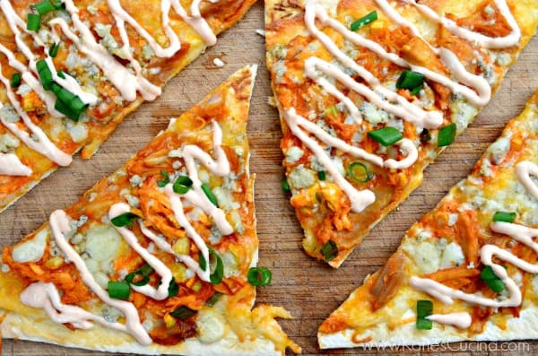 Buffalo Chicken Flatbreads w/ @stonyfield Greek Yogurt Buffalo Sauce! #CleanPlateClub #StonyfieldBlogger #recipe