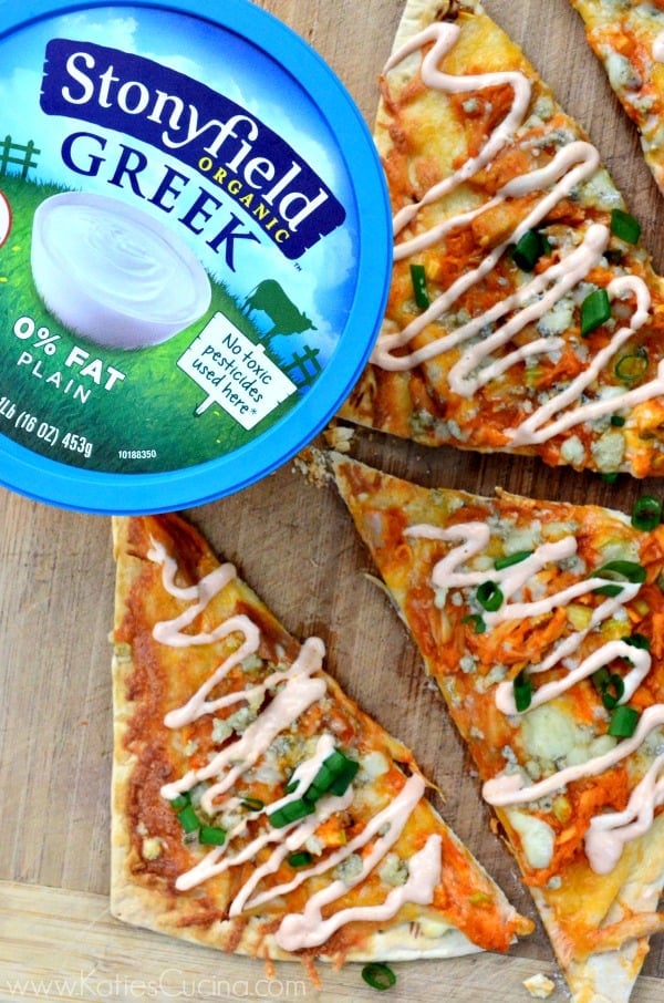 Buffalo Chicken Flatbreads w/ @stonyfield Greek Yogurt Buffalo Sauce! #CleanPlateClub #StonyfieldBlogger #recipe