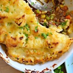 Easy to make Shepherd's Pie recipe! Perfect for dinner tonight!