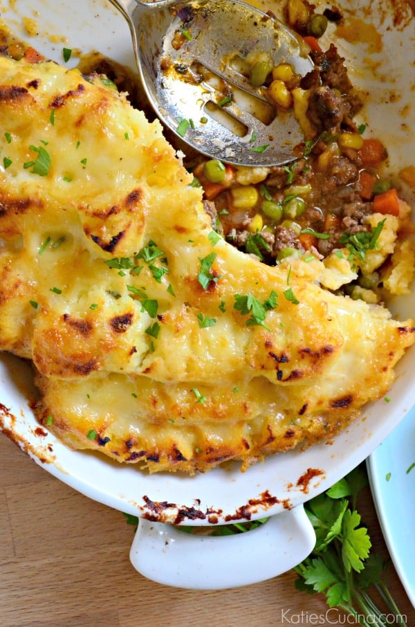 Easy to make Shepherd's Pie recipe! Perfect for dinner tonight!