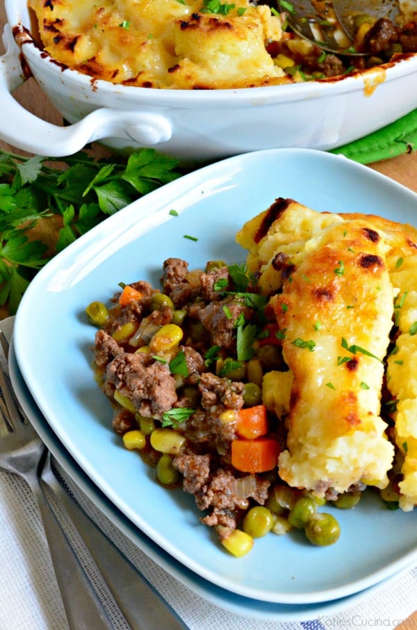 Easy to make Shepherd's Pie recipe! Perfect for dinner tonight!