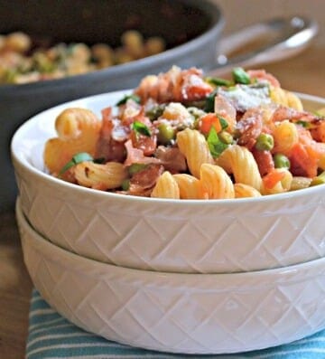 One Pot Tomato Asparagus and Prosciutto Pasta