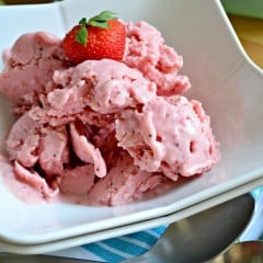 Ultimate Strawberry Frozen Yogurt