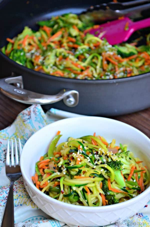 zoodle veggie stir fry recipe - perfect healthy lunch idea