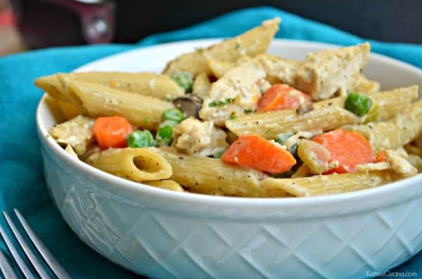 One Pot Chicken Pot Pie Pasta recipe - the best and easiest weeknight dinner recipe!