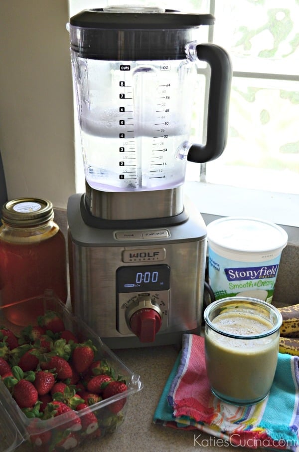 Wolf Gourmet High Performance Blender with Strawberry Banana Spinach Smoothie