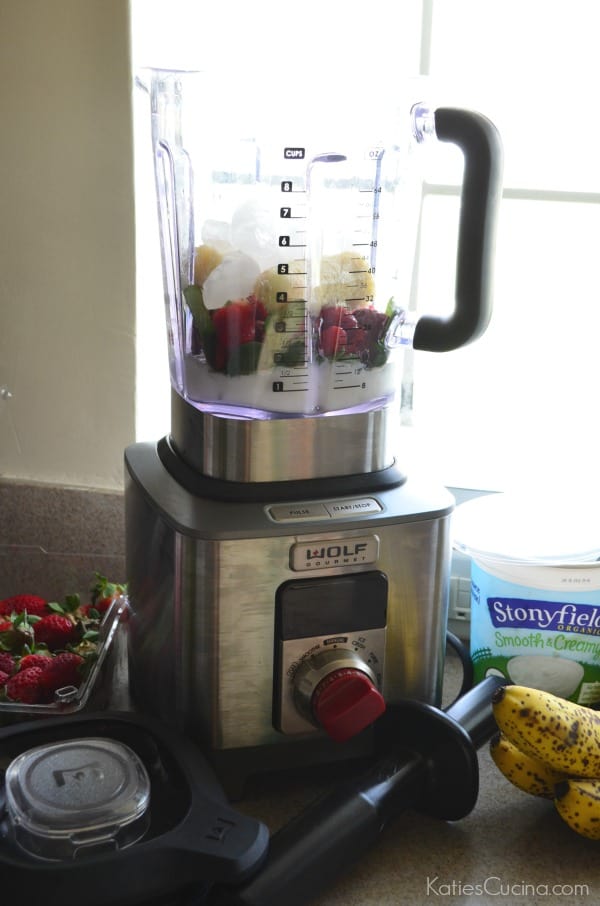 Wolf Gourmet High Performance Blender with Strawberry Banana Spinach Smoothie