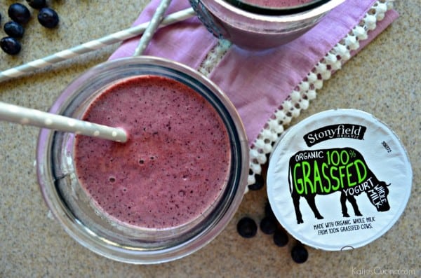 Grassfed Blueberry & Almond Smoothie Recipe using the new @Stonyfield Grassfed Yogurt #StonyfieldBlogger