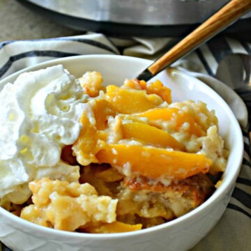 Slow Cooker Peach Cobbler