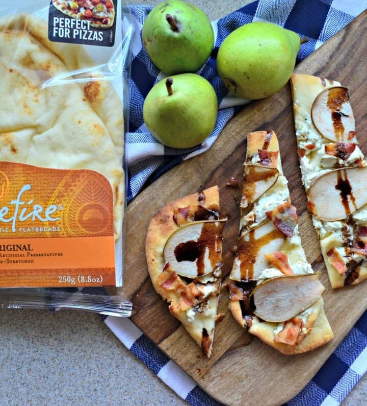 Goat Cheese, Bacon, and Pear Naan Flatbreads #HelloNaan #Ad