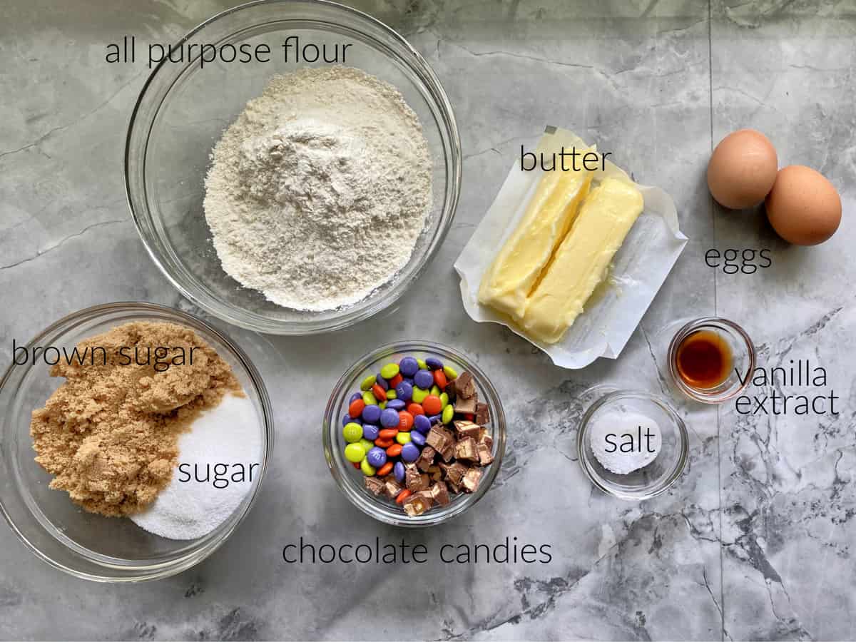 Ingredients: Flour, sugar, eggs, butter, candies, salt, and vanilla.