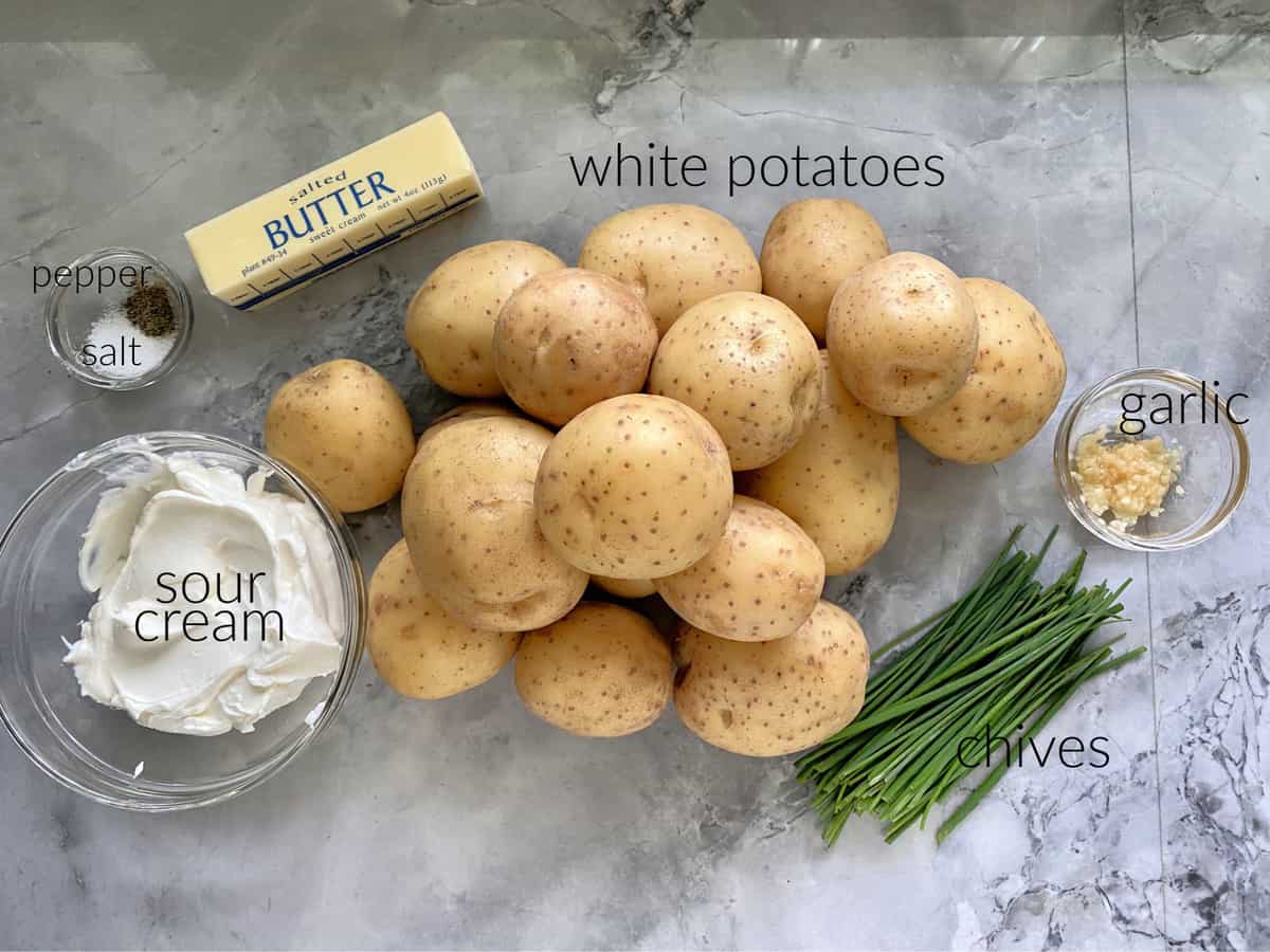 Ingredients: potatoes, sour cream, pepper, salt, garlic, and chives.