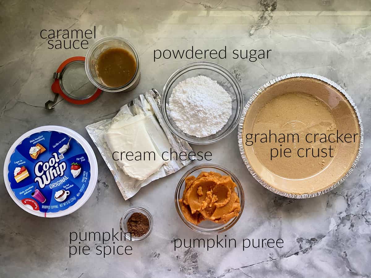 Ingredients: graham cracker, pumpkin puree, pumpkin pie spice, cream cheese, powdered sugar, caramel, Cool Whip.