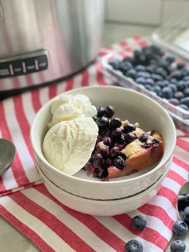 Slow Cooker Blueberry Cobbler