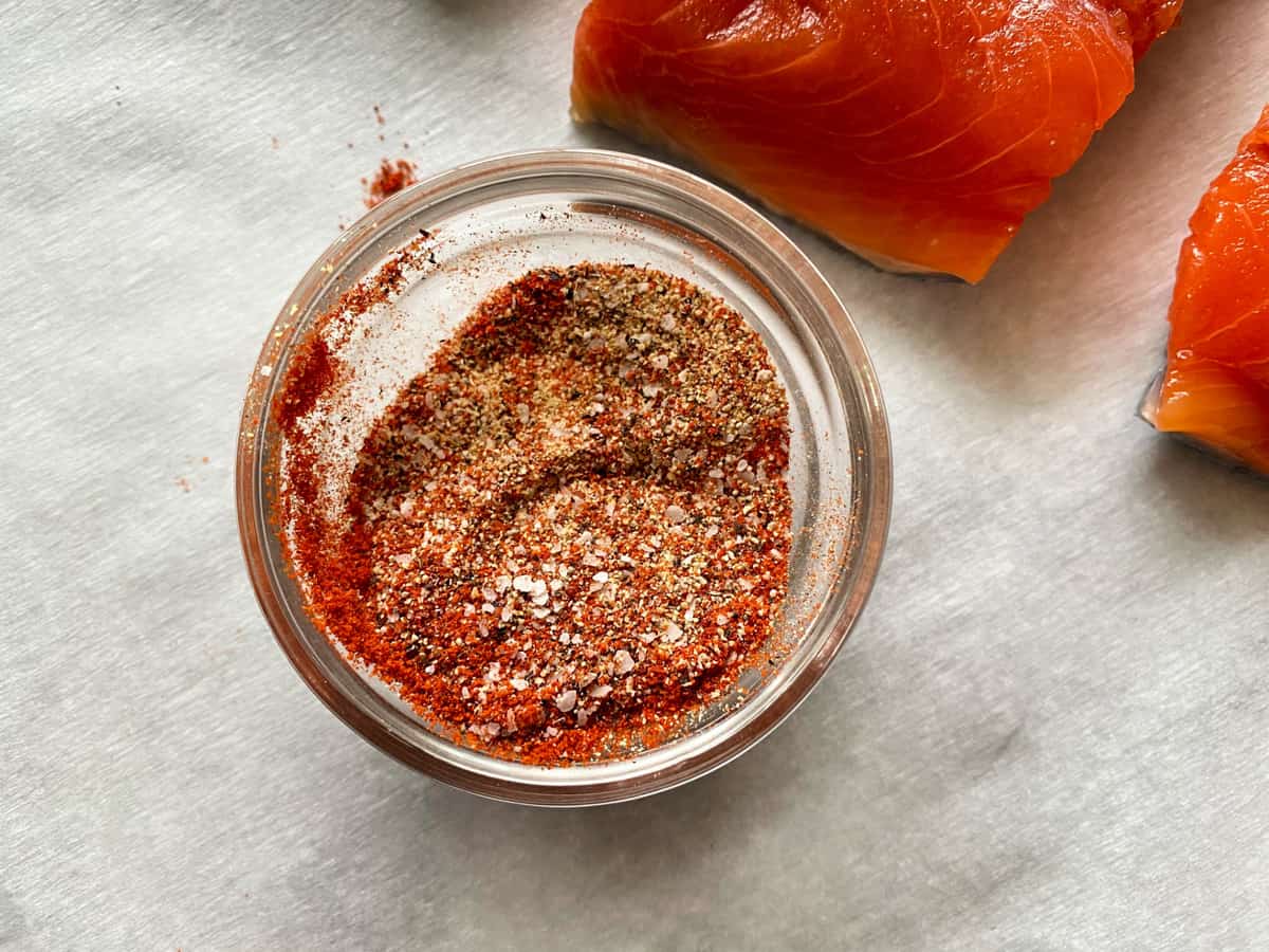 Top view of a seasoning blend in a glass bowl.