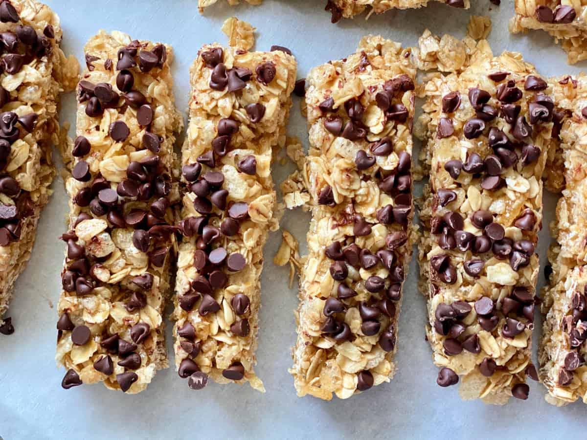 Top view of 6 granola bars with mini chocolate chips on top.