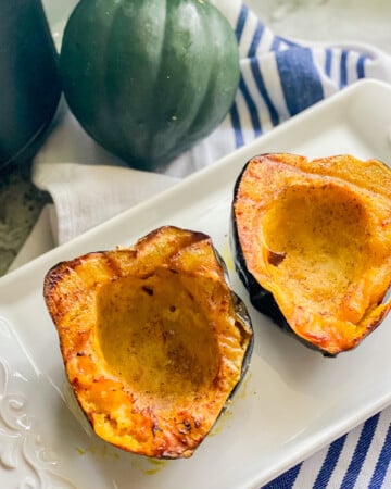 White platter with cooked acorn squash.
