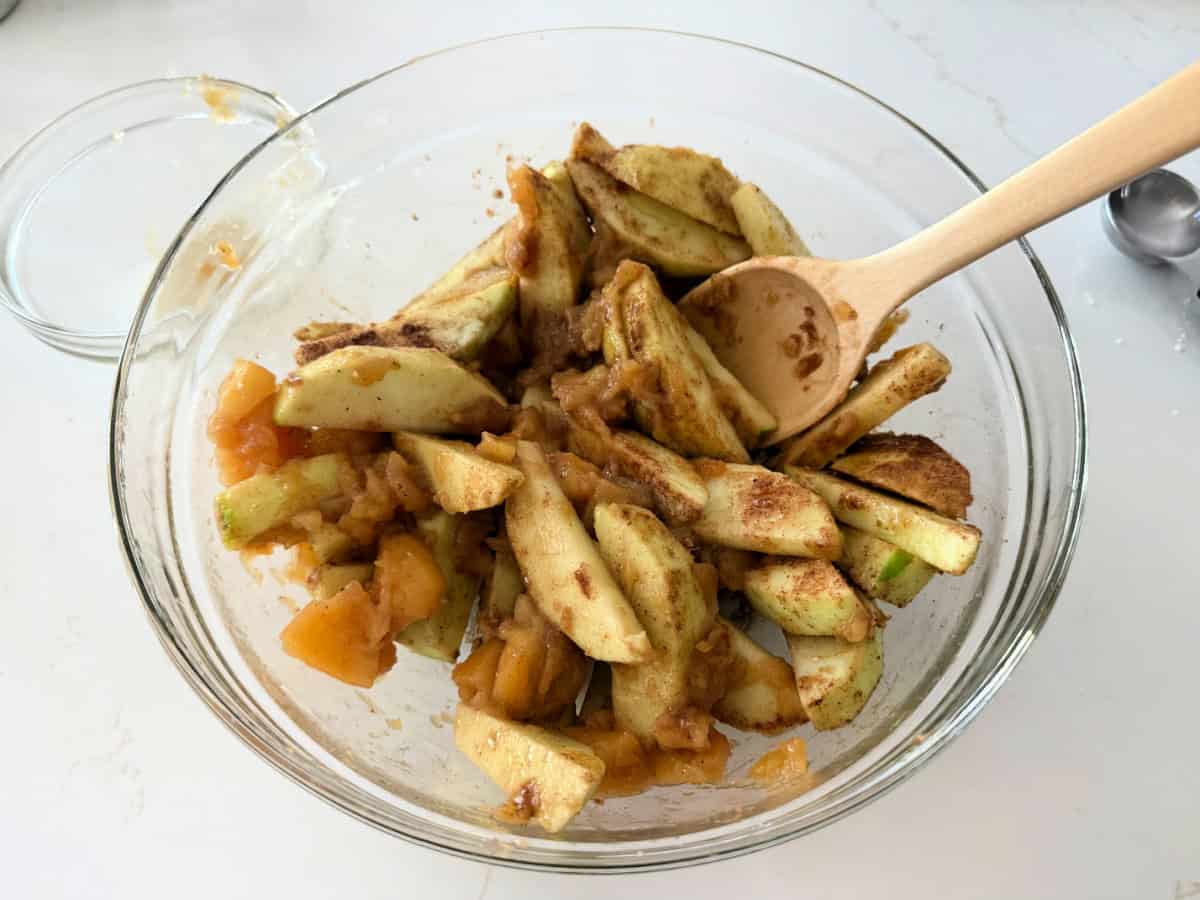 Sliced apples mixed with chunky apple sauce.